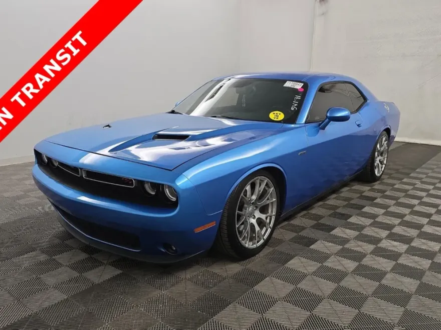 2016 Dodge Challenger SXT Plus photo 1