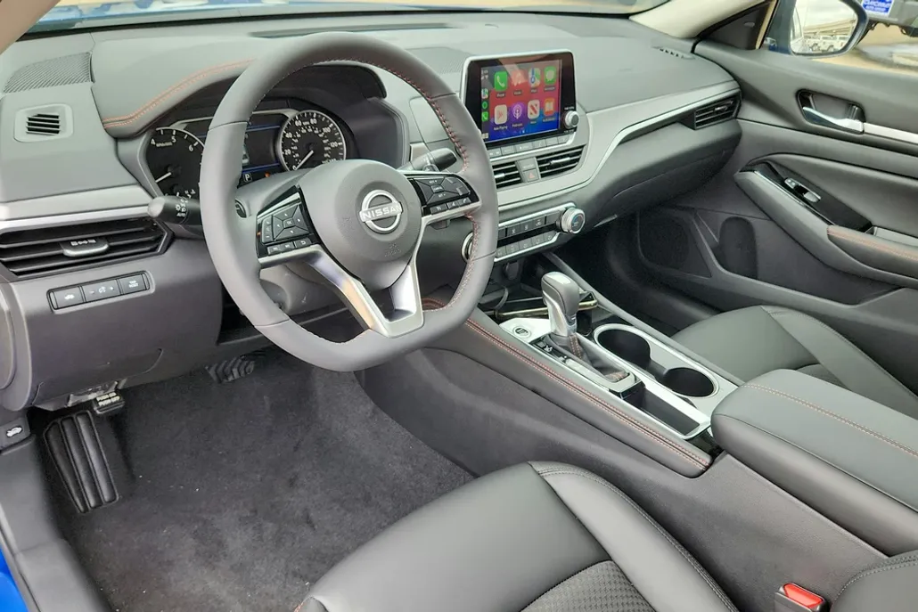 2025 Nissan Altima 2.5 SR photo 4