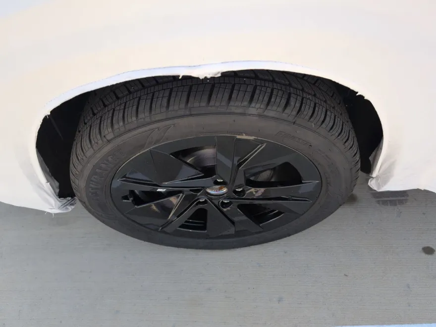 2025 Volkswagen Taos SE photo 1