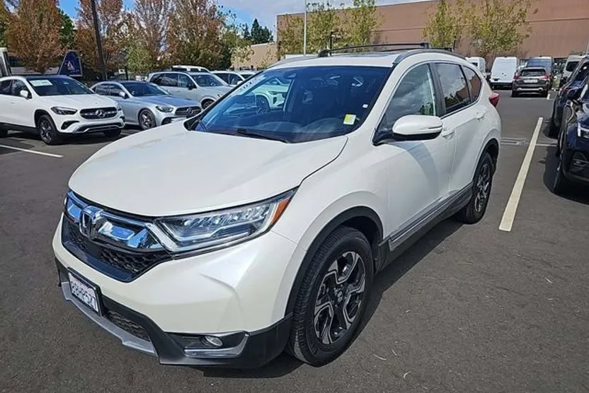 2017 Honda CR-V Touring photo 1