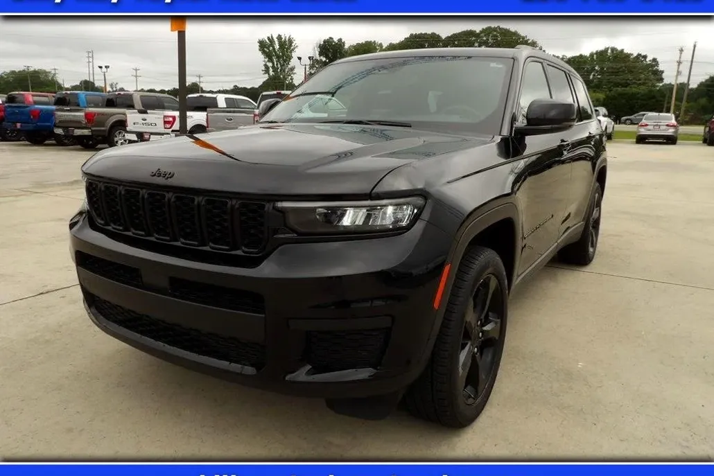 2023 Jeep Grand Cherokee Altitude photo 1