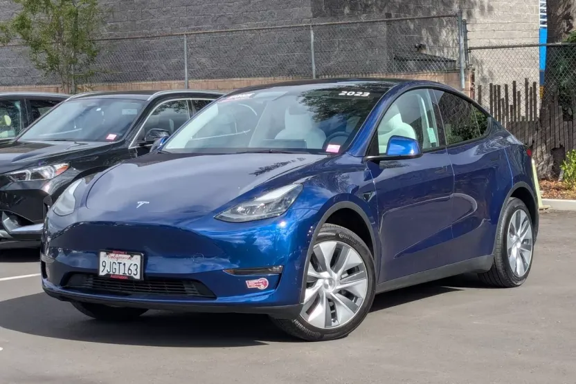 2023 Tesla Model Y Long Range photo 1