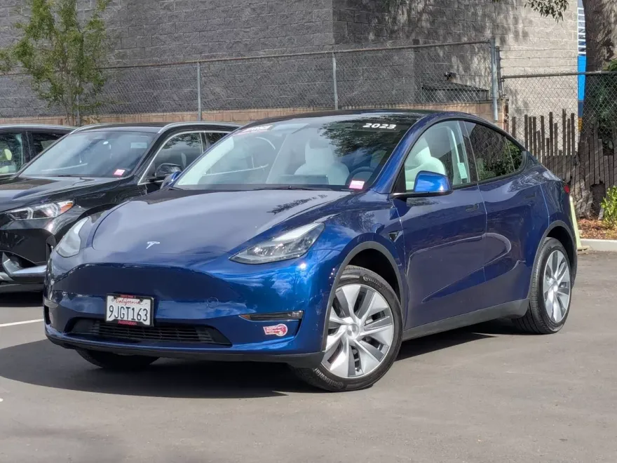 2023 Tesla Model Y Long Range photo 1