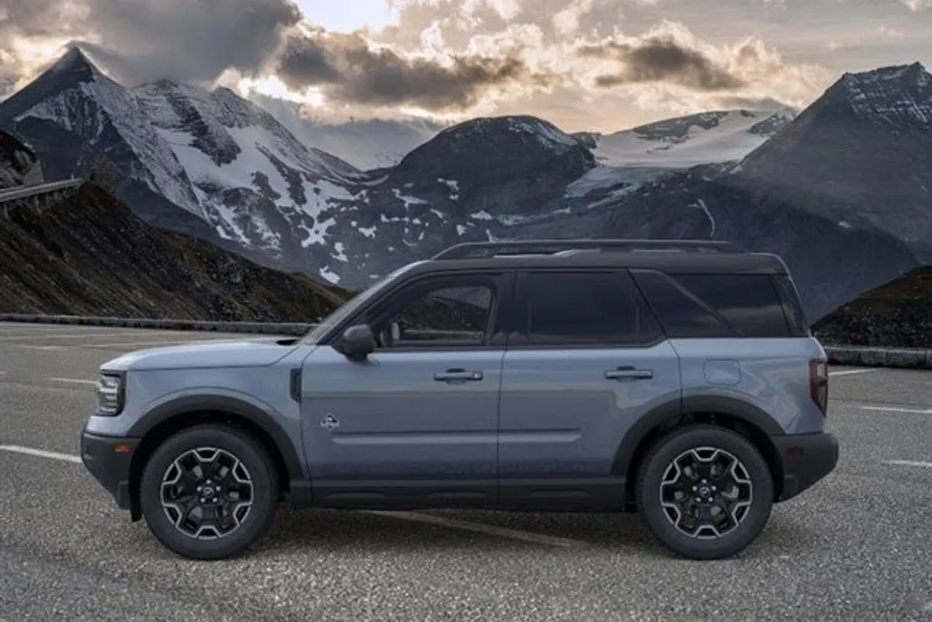 2025 Ford Bronco Sport Outer Banks photo 1