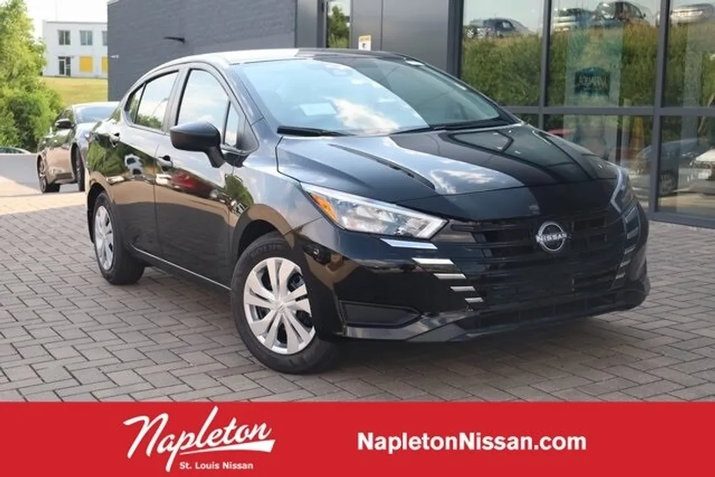 2025 Nissan Versa 1.6 S photo 1