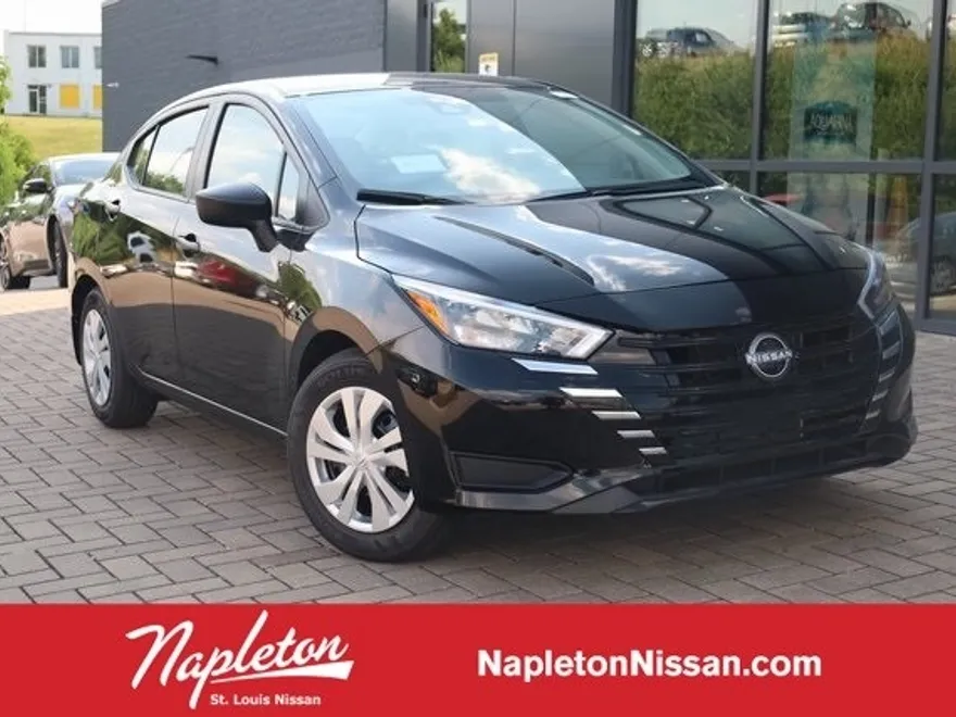 2025 Nissan Versa 1.6 S photo 1