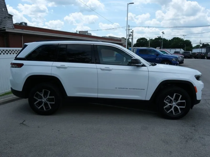 2024 Jeep Grand Cherokee Limited photo 1