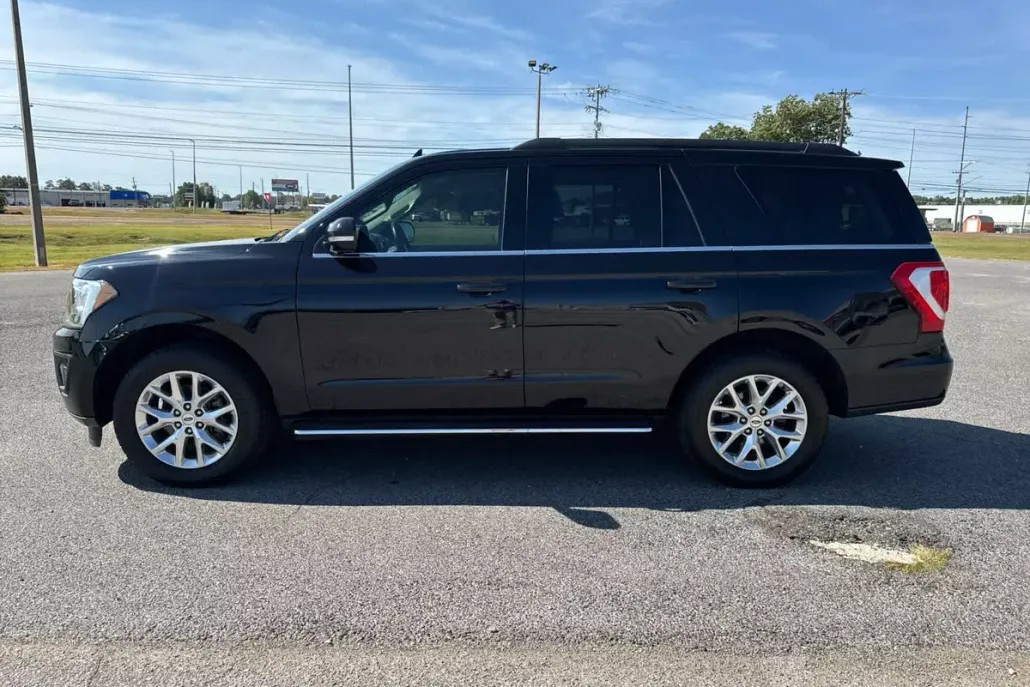 2021 Ford Expedition XLT photo 1