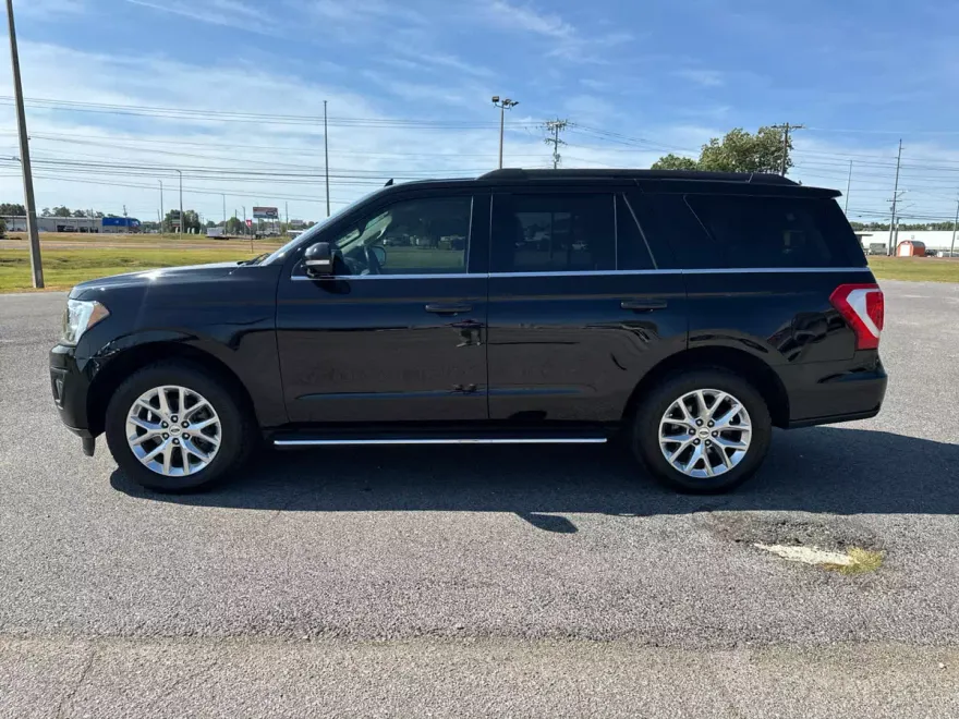 2021 Ford Expedition XLT photo 1