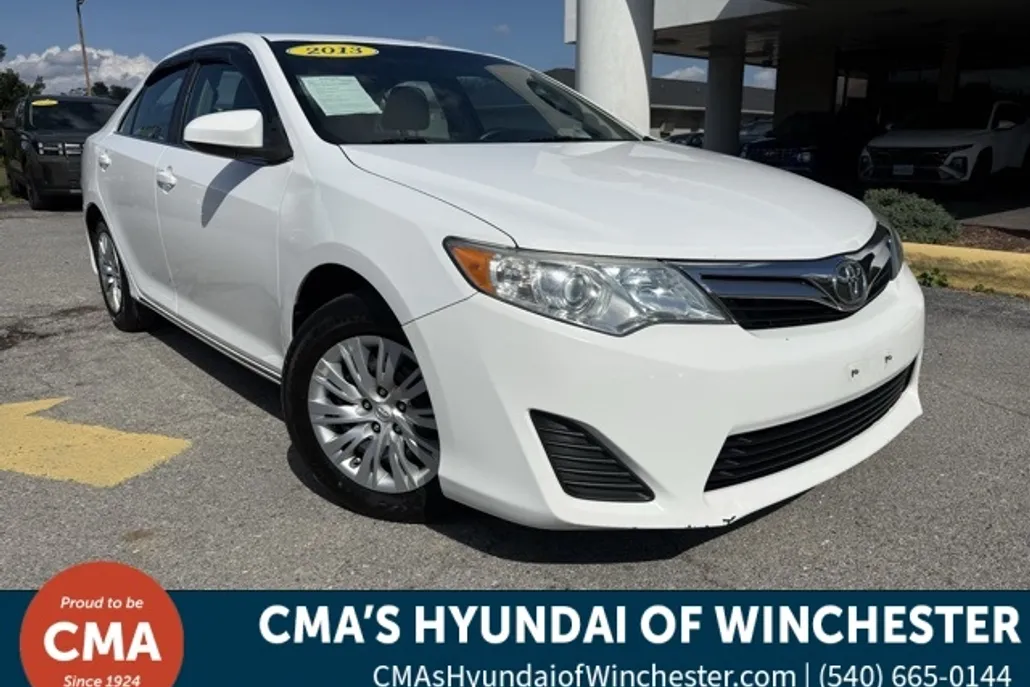 2013 Toyota Camry LE photo 1