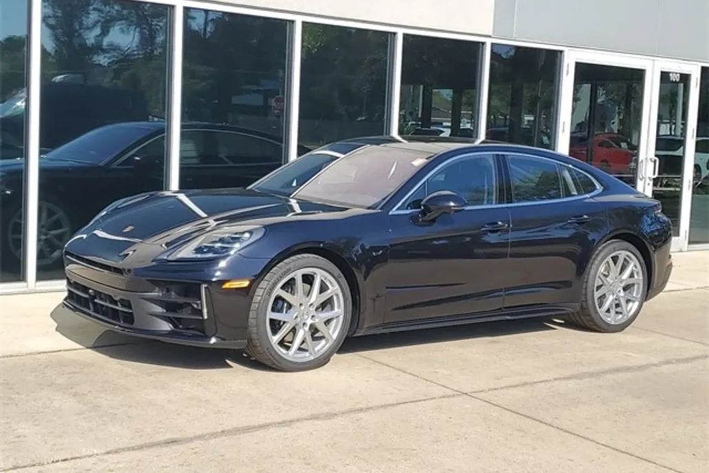 2025 Porsche Panamera 4 photo 1