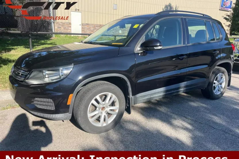 2016 Volkswagen Tiguan S photo 1