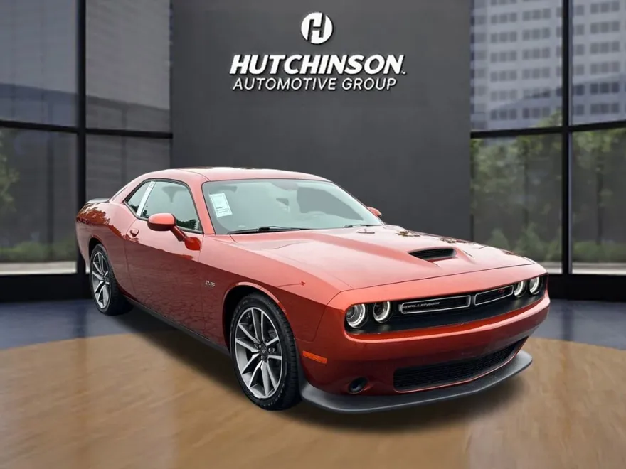 2023 Dodge Challenger R/T photo 1