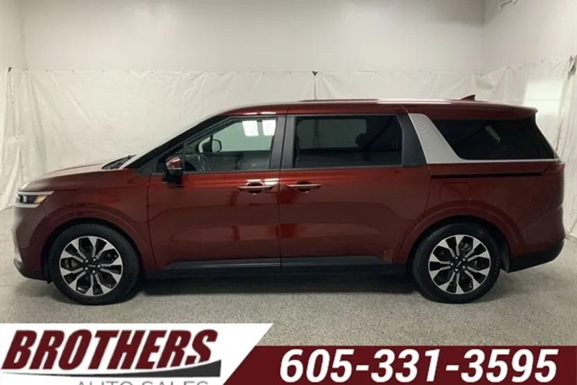 2022 Kia Carnival EX photo 1