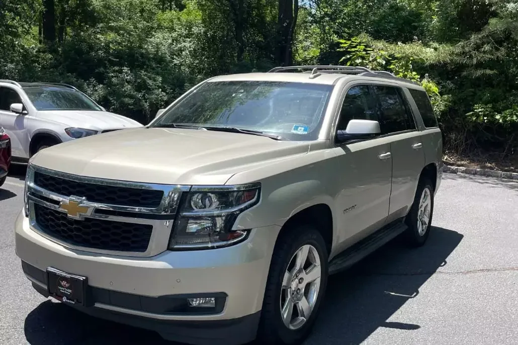 2016 Chevrolet Tahoe LT photo 1