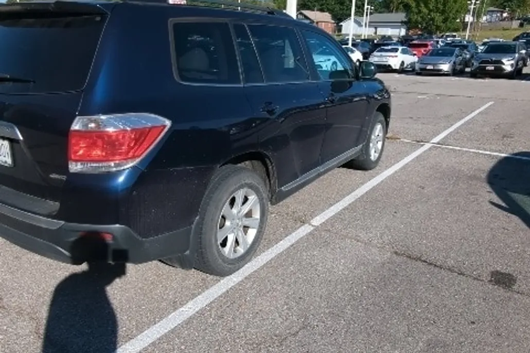 2013 Toyota Highlander SE photo 1
