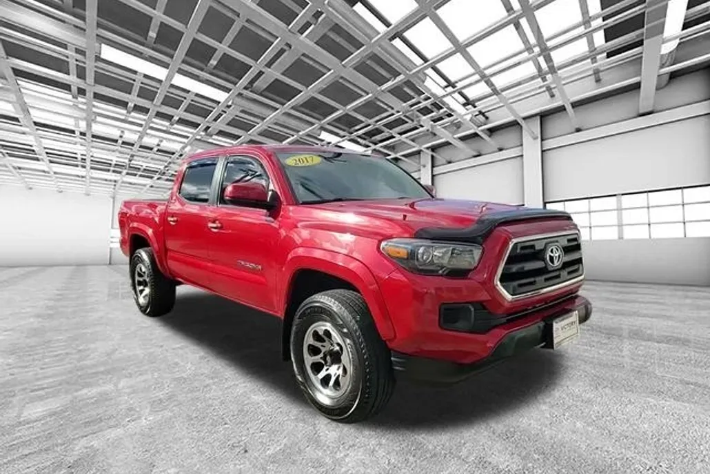 2017 Toyota Tacoma SR5 photo 1