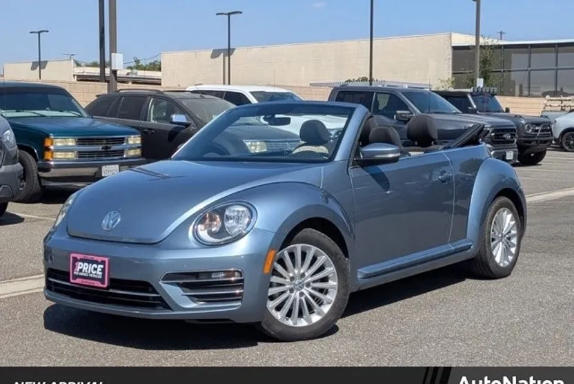 2019 Volkswagen Beetle S photo 1