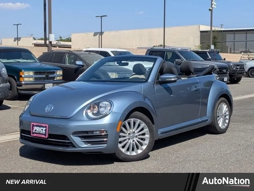 2019 Volkswagen Beetle S photo 1