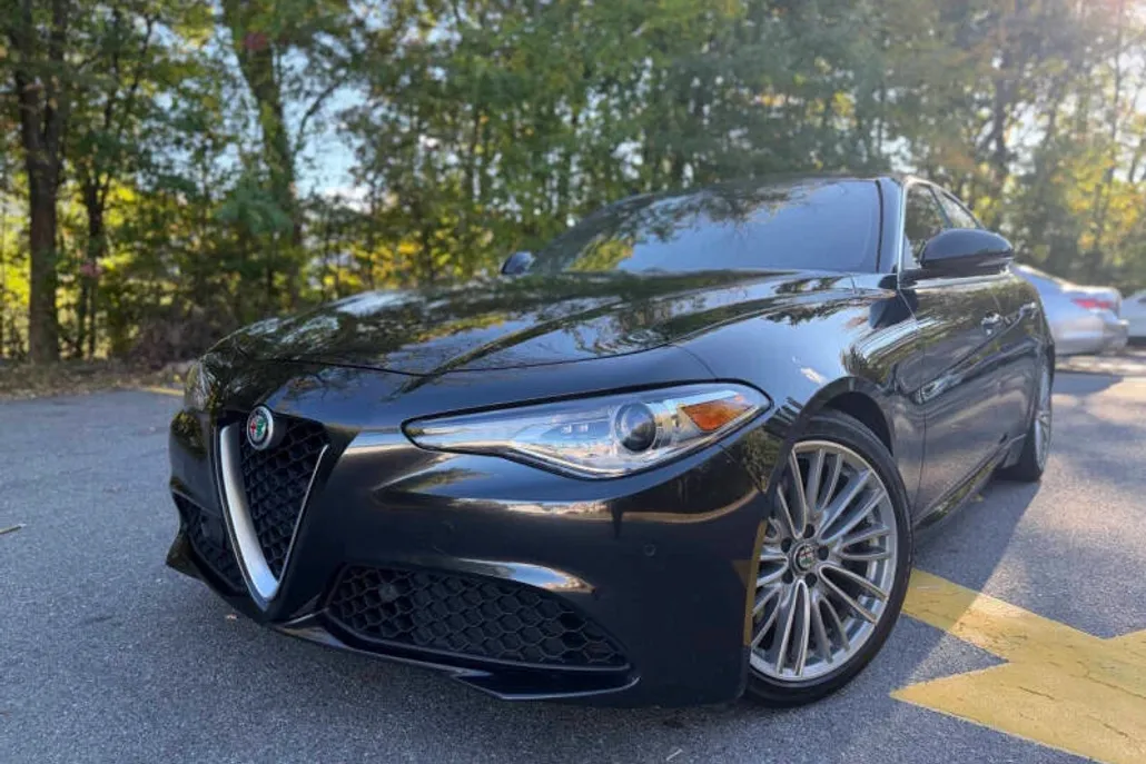 2017 Alfa Romeo Giulia Ti photo 1