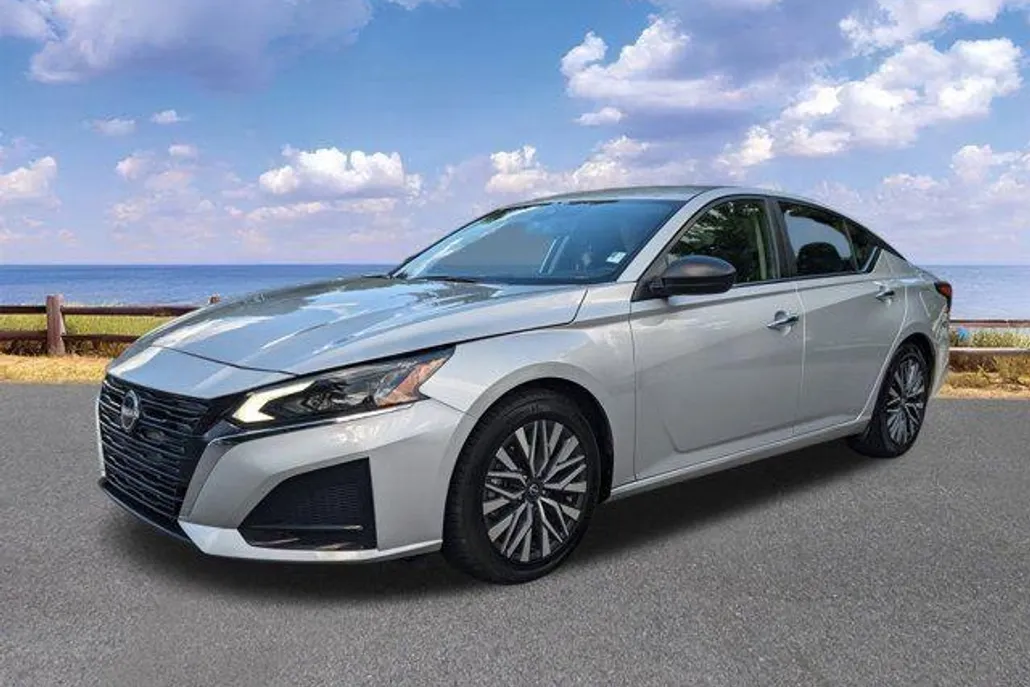 2024 Nissan Altima 2.5 SV photo 1