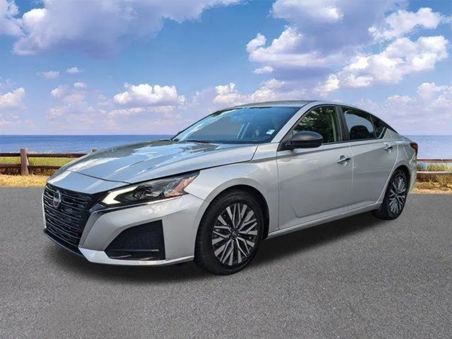 2024 Nissan Altima 2.5 SV photo 1