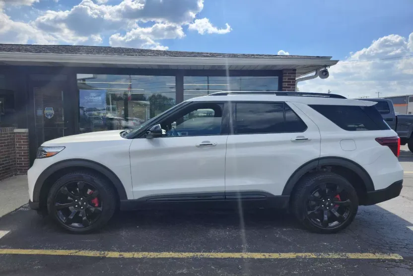 2021 Ford Explorer ST photo 1