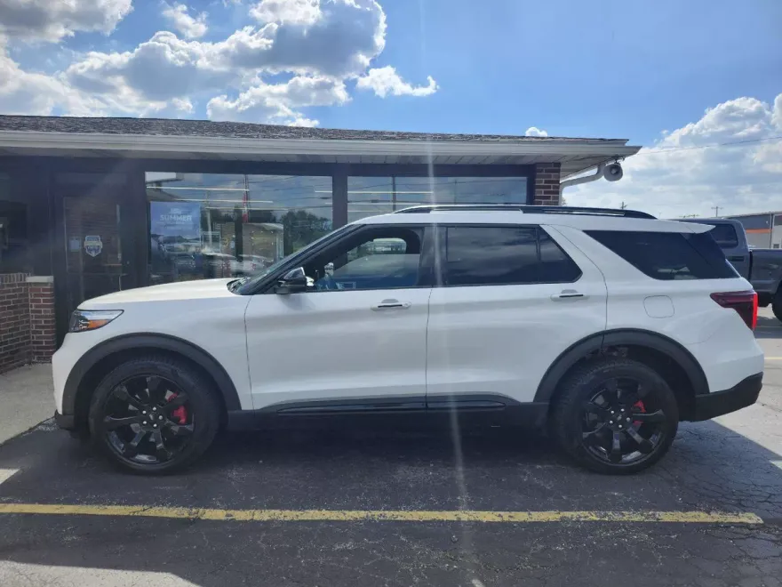 2021 Ford Explorer ST photo 1