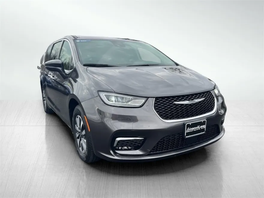 2022 Chrysler Pacifica Hybrid Touring L photo 1