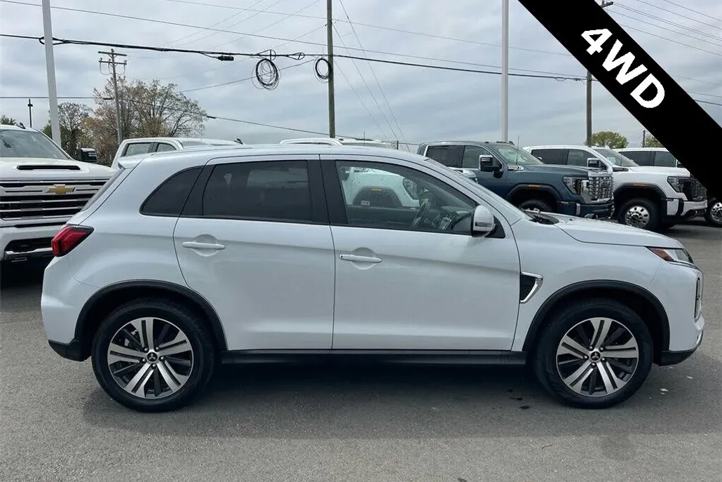 2023 Mitsubishi Outlander Sport ES photo 1