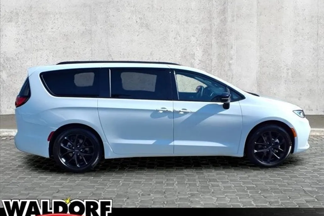 2025 Chrysler Pacifica Limited photo 1