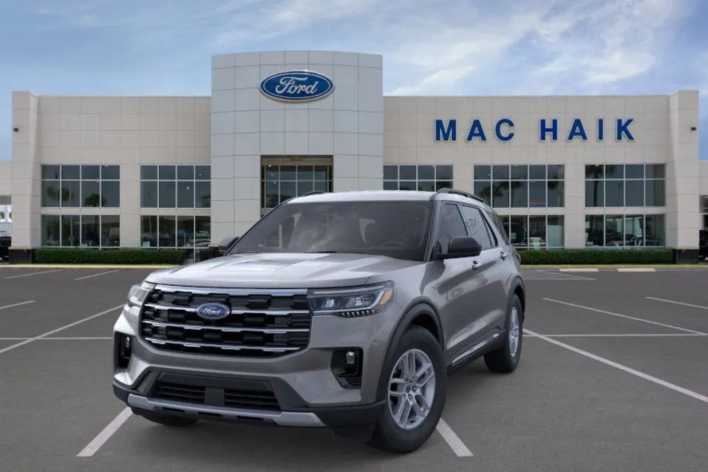 2025 Ford Explorer photo 1