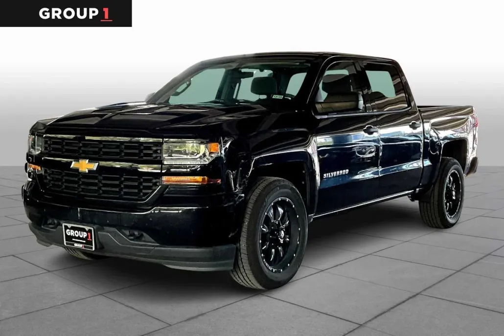 2018 Chevrolet Silverado 1500 Custom photo 1