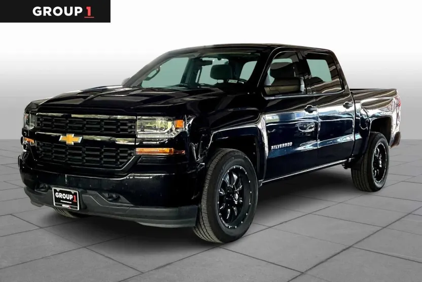 2018 Chevrolet Silverado 1500 Custom photo 1