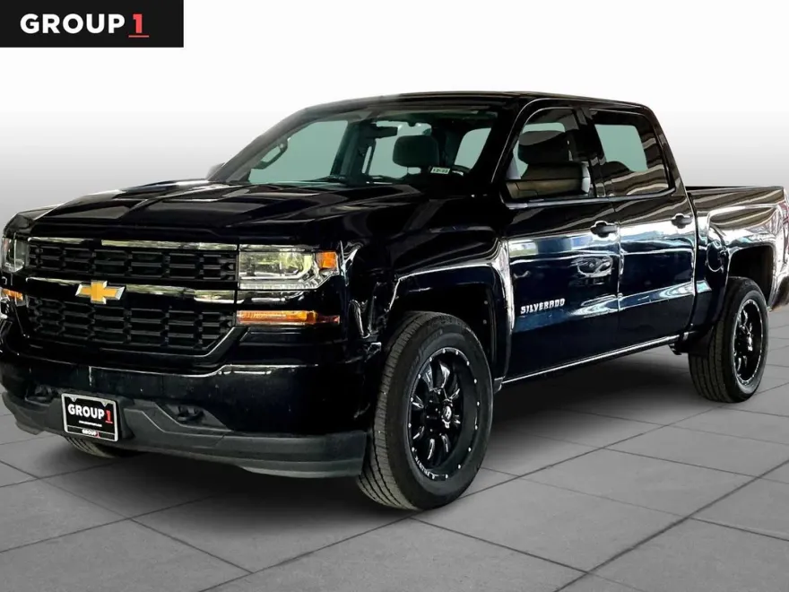 2018 Chevrolet Silverado 1500 Custom photo 1