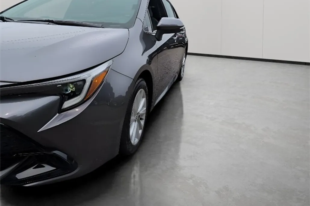 2025 Toyota Corolla SE photo 1