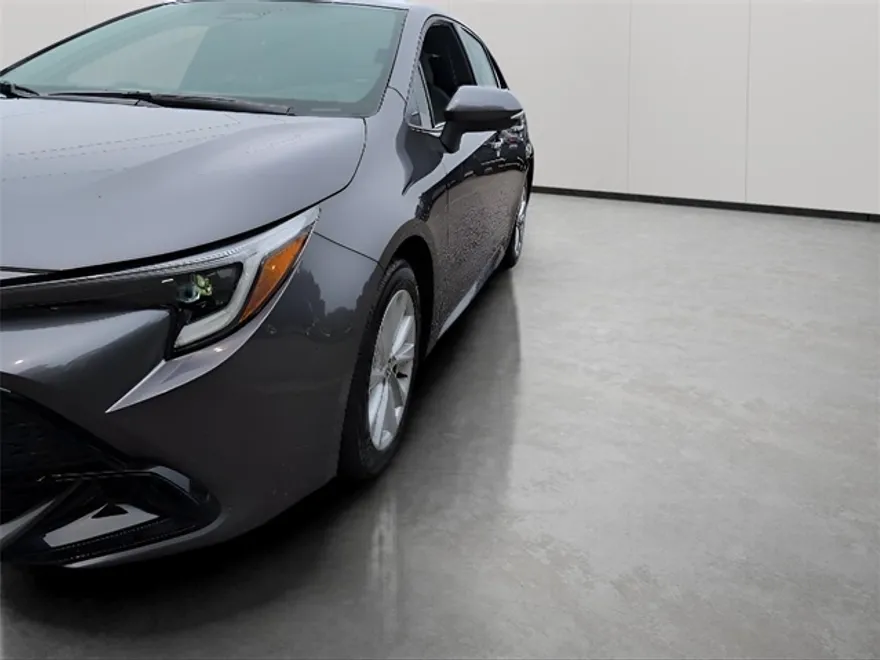 2025 Toyota Corolla SE photo 1