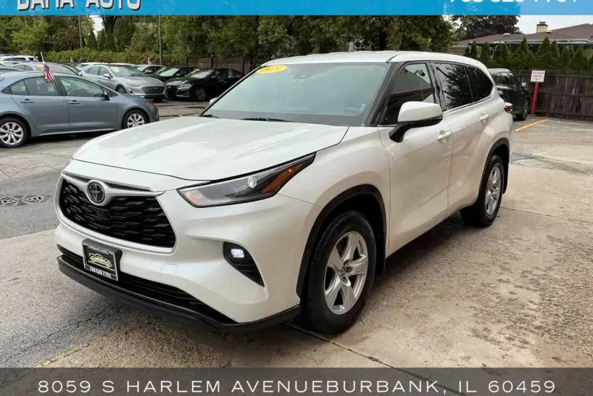 2021 Toyota Highlander LE photo 1
