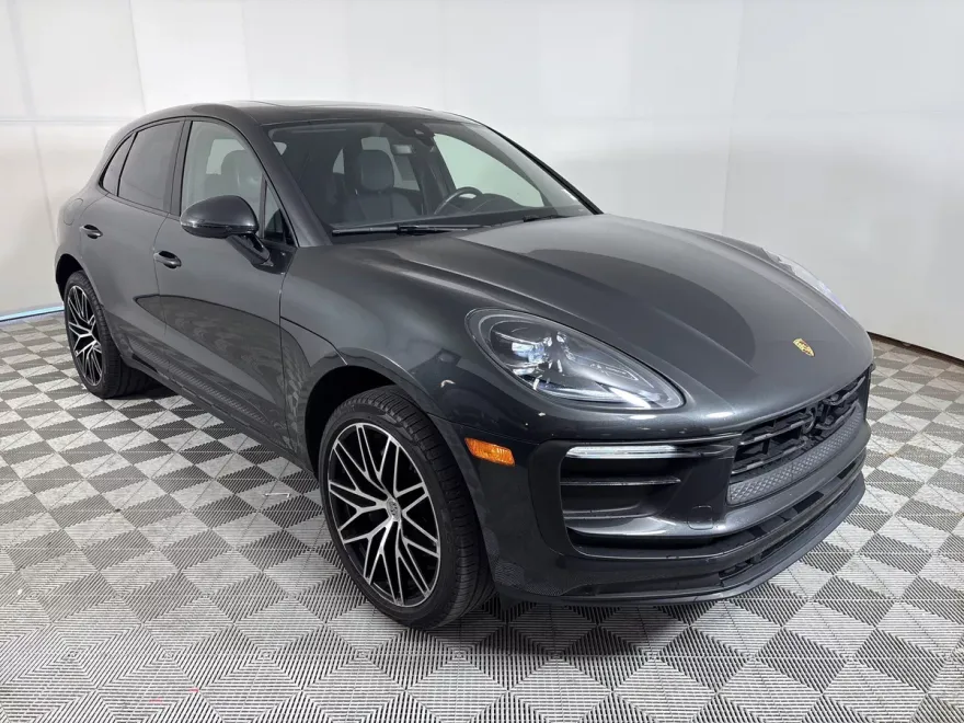 2024 Porsche Macan Base photo 1