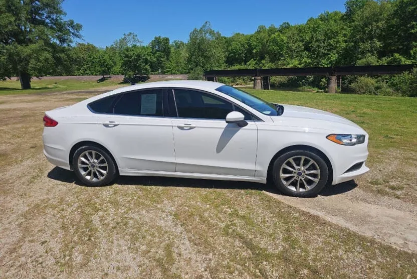 2017 Ford Fusion SE photo 1
