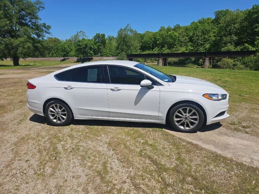 2017 Ford Fusion SE photo 1