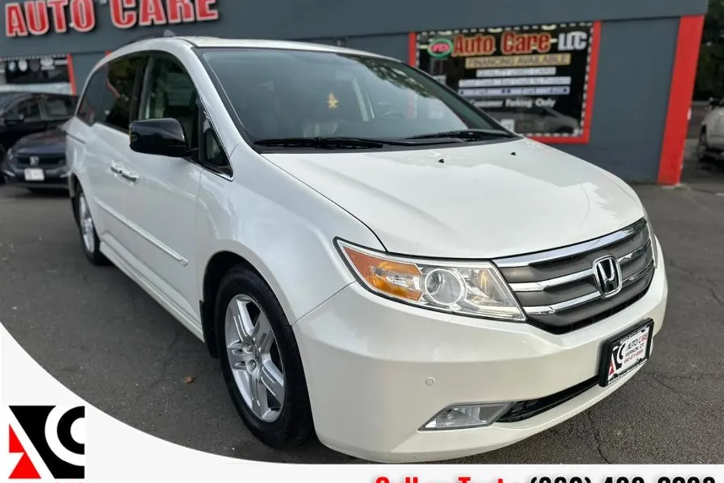 2013 Honda Odyssey Touring photo 1