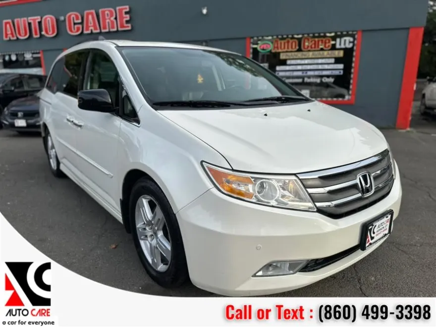 2013 Honda Odyssey Touring photo 1