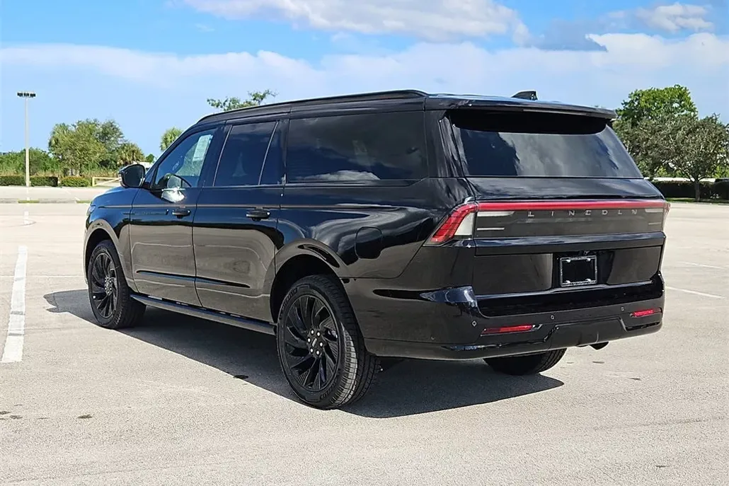 2025 Lincoln Navigator L Reserve photo 1