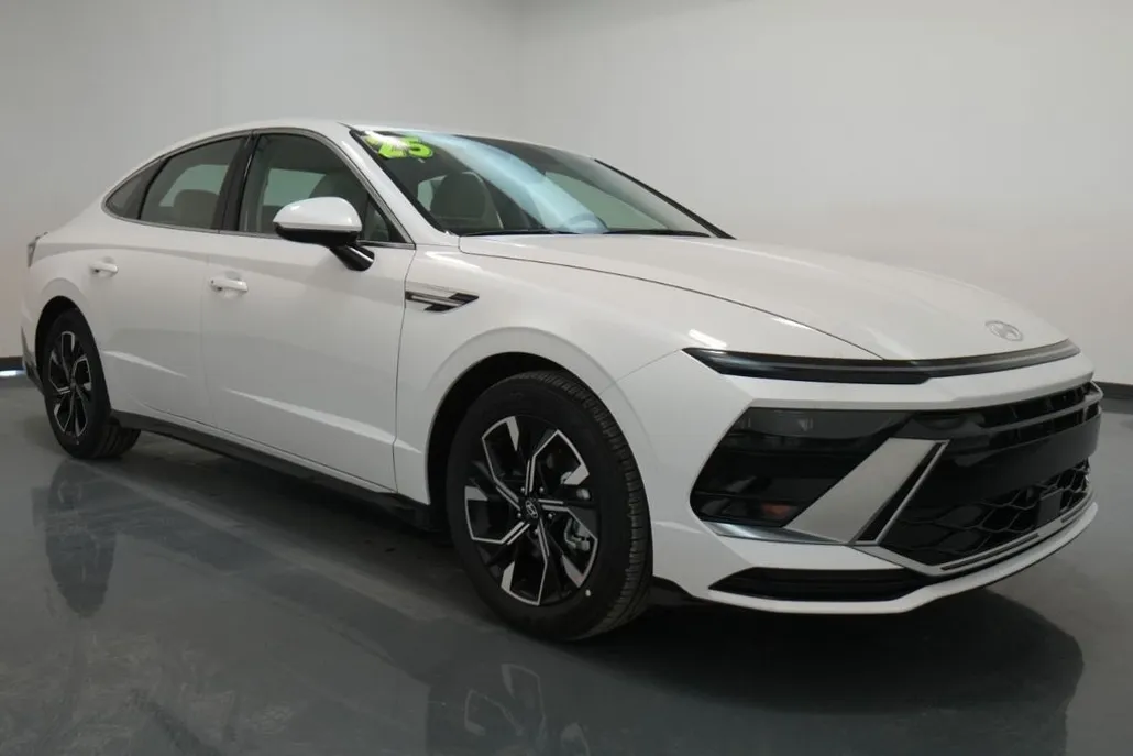 2025 Hyundai Sonata SEL photo 1