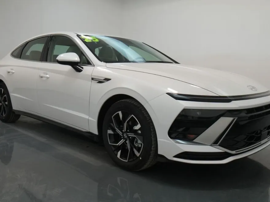 2025 Hyundai Sonata SEL photo 1