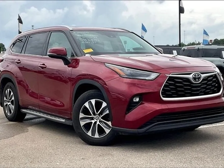 2022 Toyota Highlander XLE photo 1
