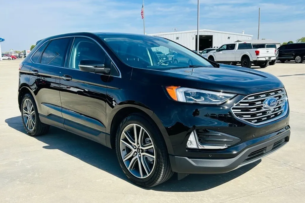 2024 Ford Edge Titanium photo 1