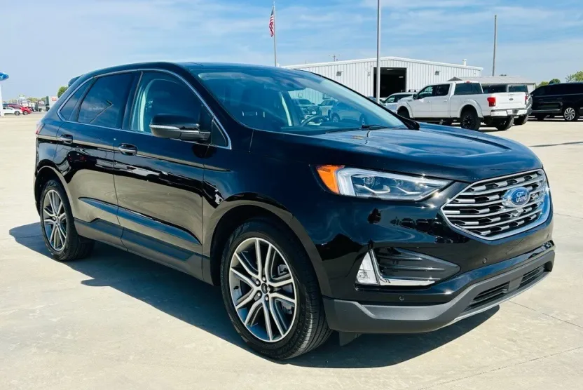 2024 Ford Edge Titanium photo 1