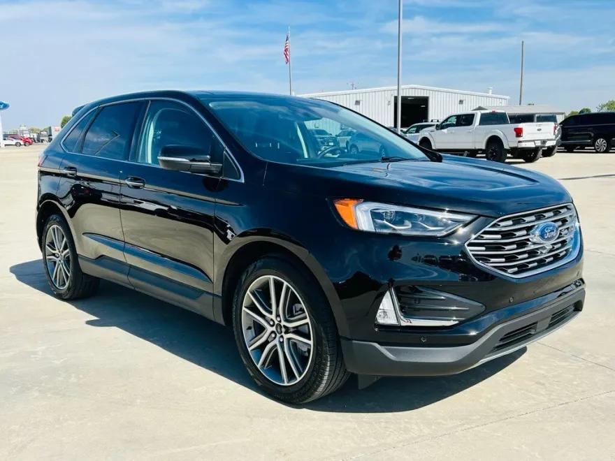2024 Ford Edge Titanium photo 1